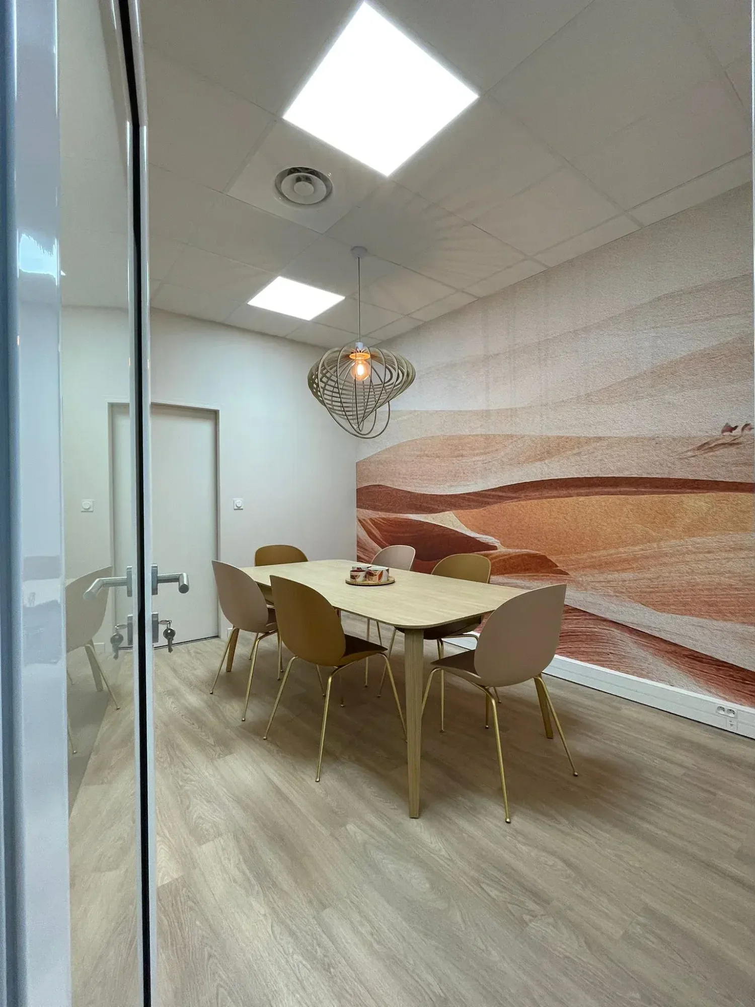 Aménagement de salles de réunion et de bureaux à Vienne, chantier réalisé par ECM