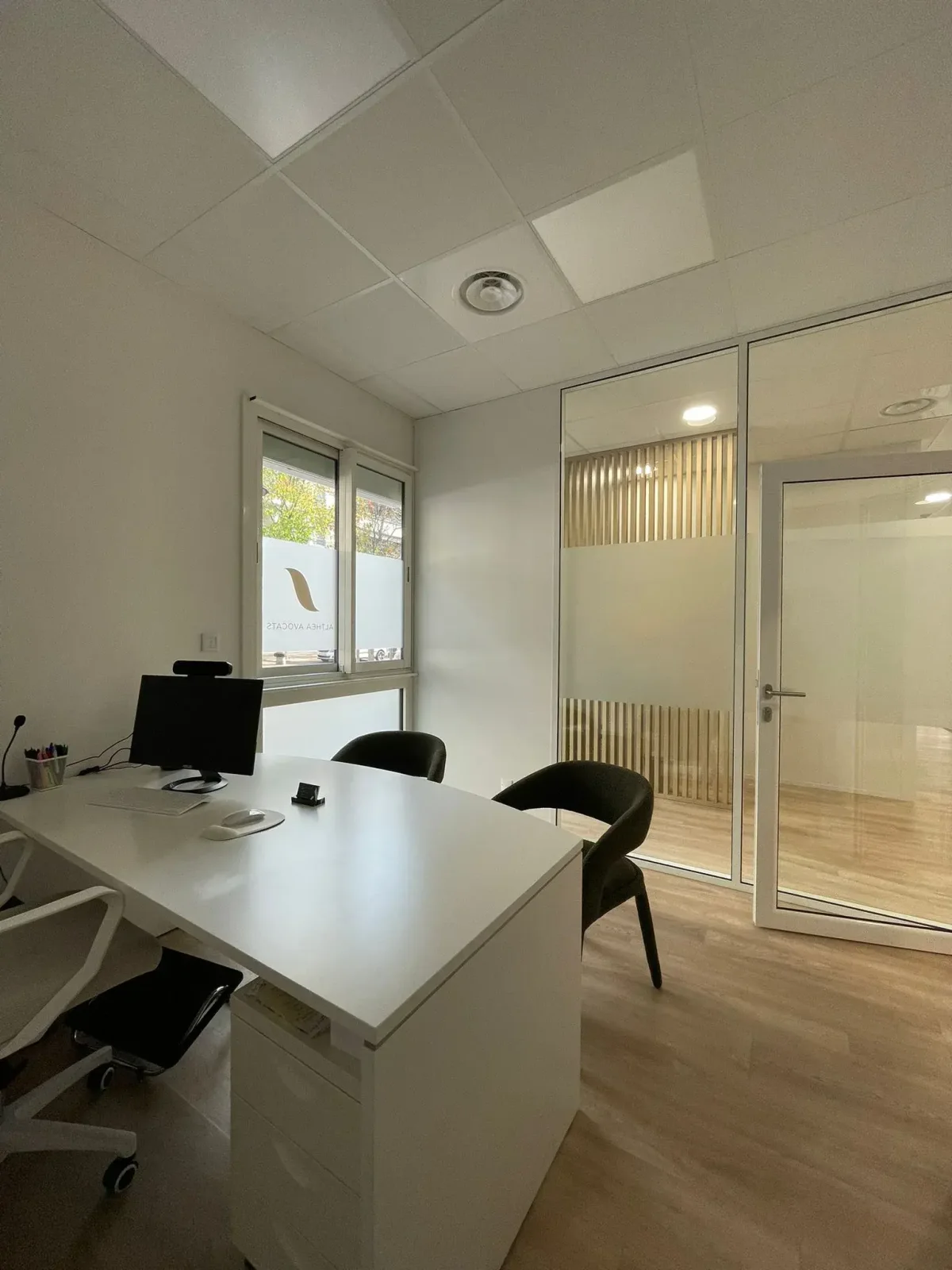 Aménagement de salles de réunion et de bureaux à Vienne, vue en enfilade